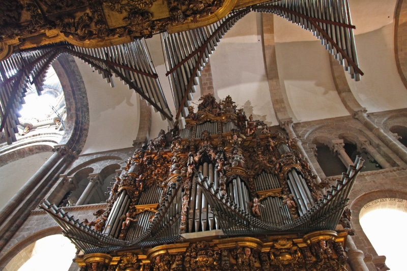 uec_es_santiago_de_compostella_catedral_pipe_organ