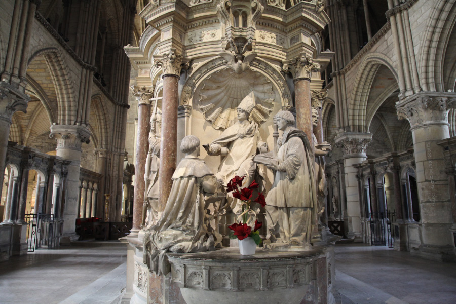 in France in the Eucharist symphonia of Church and State here in the Basilica of Saint Remi in Reims