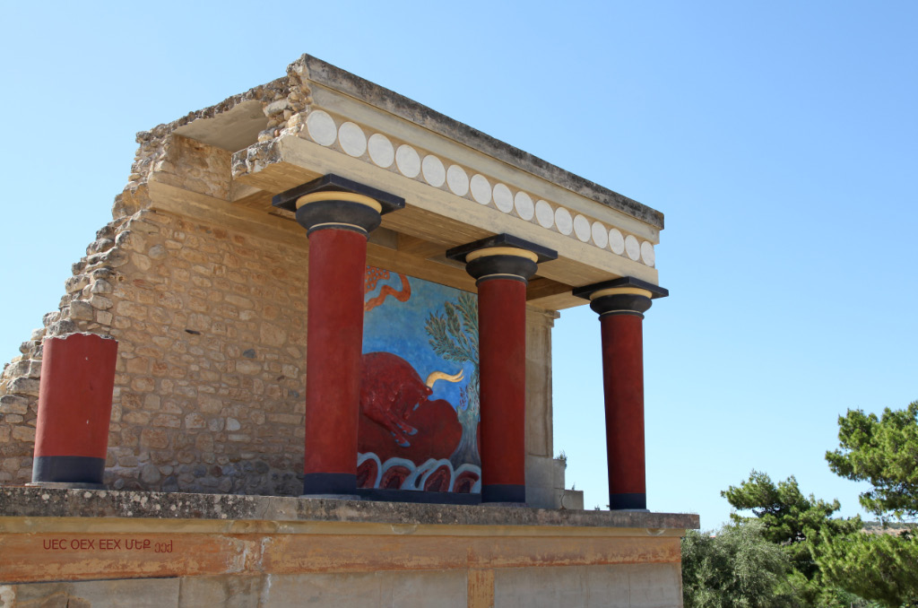 Knossos Columns and Bull