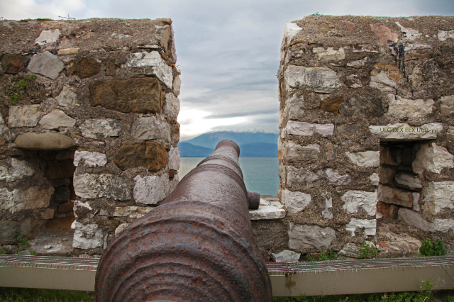 Canon at Nafpaktos pointed at Gulf of Corith