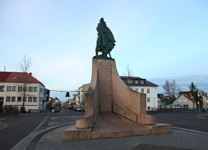 Leifr Eiríksson sculpture by A.S. Calder inscription