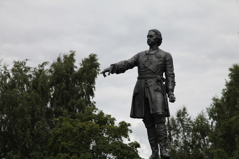 Schroeder/Monighetti monument to Peter the Great in Petrozavodsk