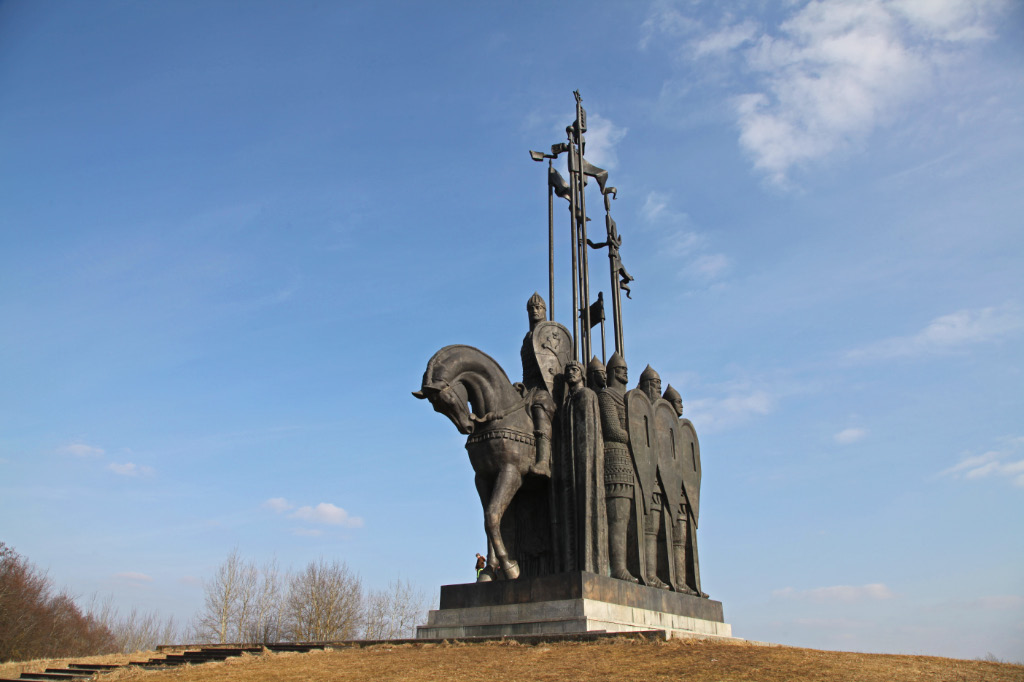 Памятник дружине Александра Невского в Пскове