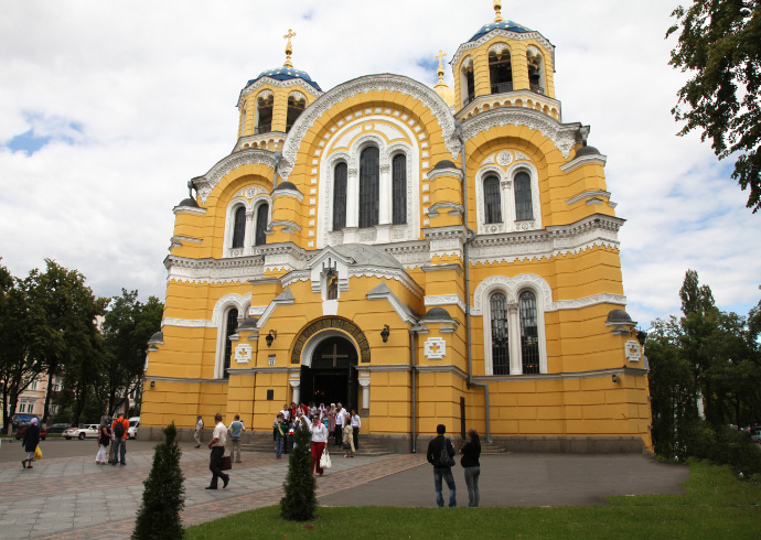 Cathedral of Saint Volodymir in Kyiv exterior with wedding