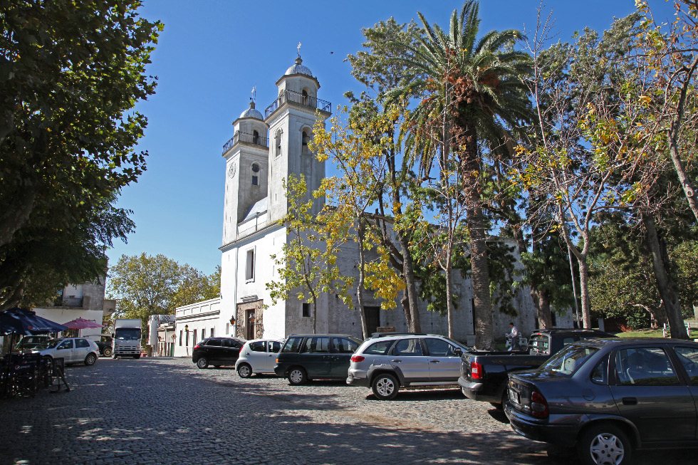 Basilica and palms and cobblestones in Colonia del Sacramento